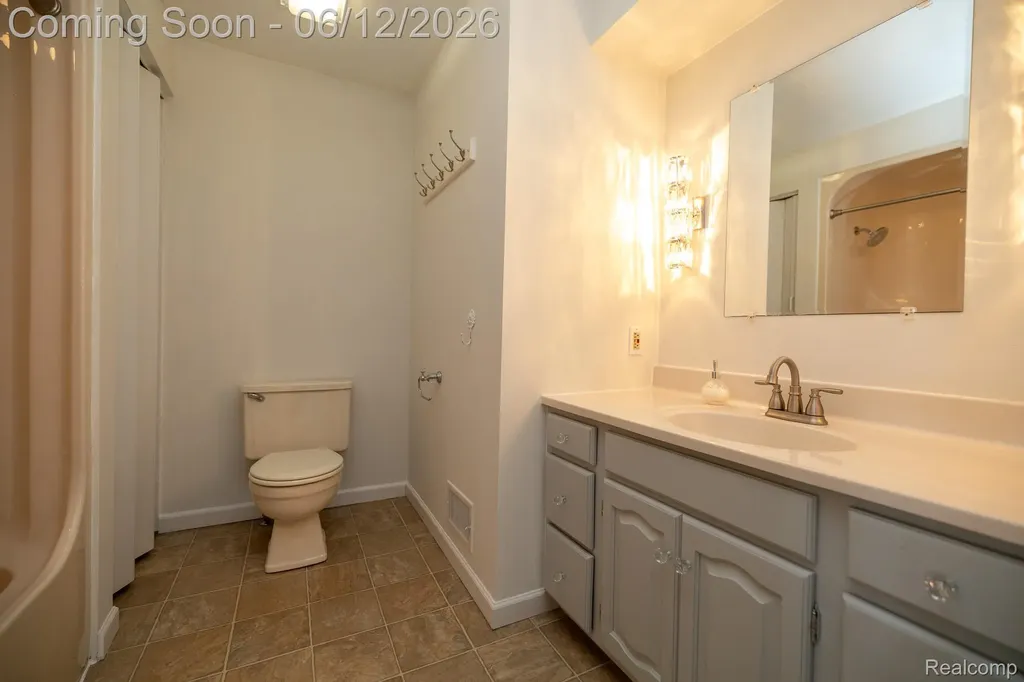 8691 Cooley Lake Road Commerce Charter Township MI 48382