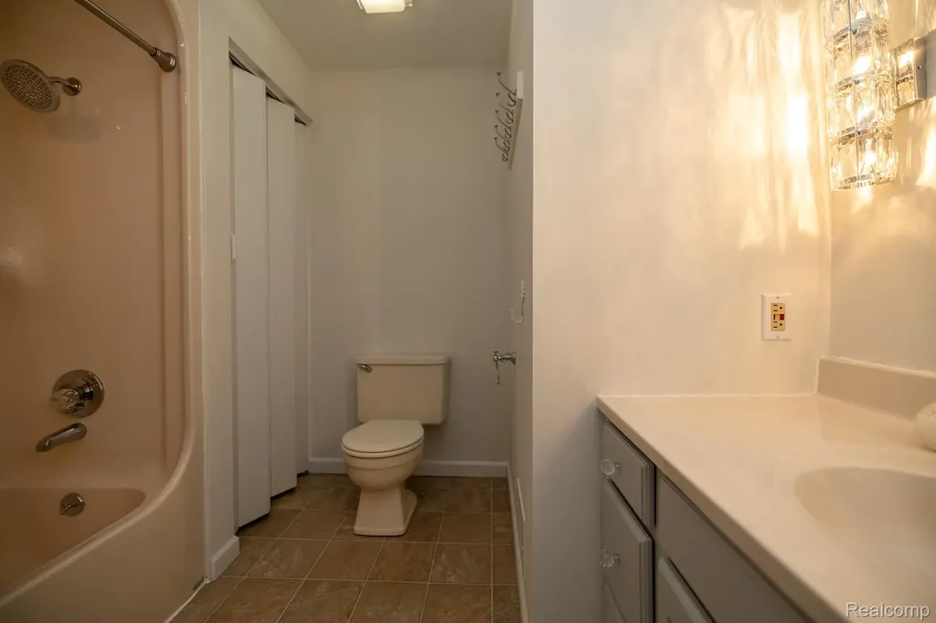 8691 Cooley Lake Road Commerce Charter Township MI 48382
