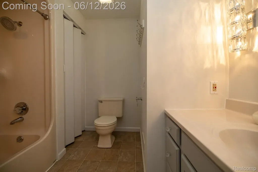 8691 Cooley Lake Road Commerce Charter Township MI 48382