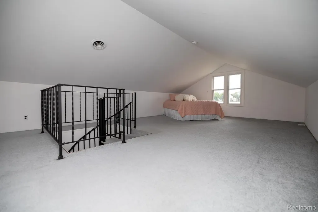 8691 Cooley Lake Road Commerce Charter Township MI 48382