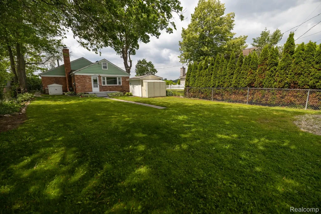 8691 Cooley Lake Road Commerce Charter Township MI 48382