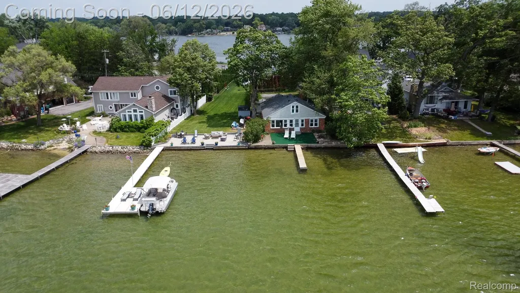 8691 Cooley Lake Road Commerce Charter Township MI 48382