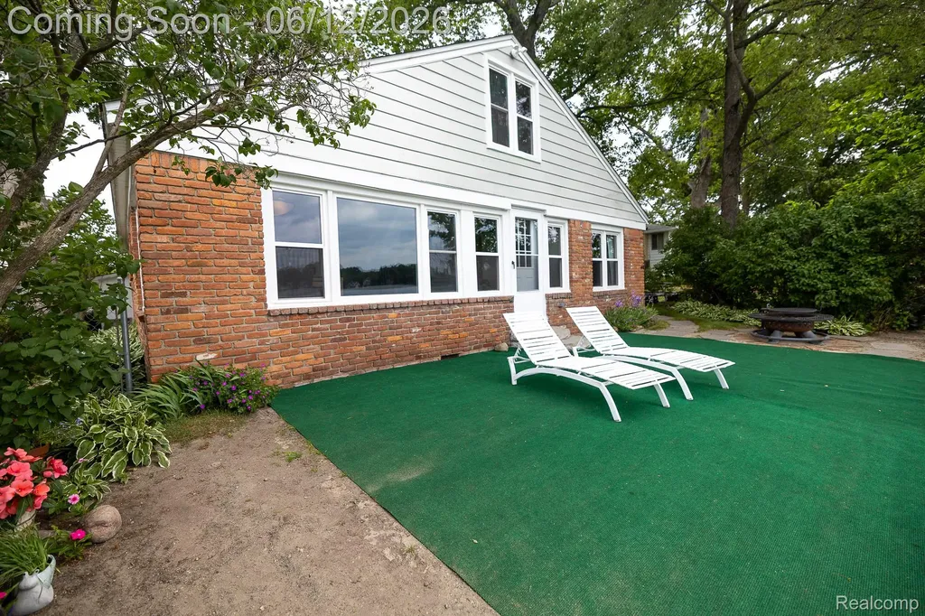 8691 Cooley Lake Road Commerce Charter Township MI 48382