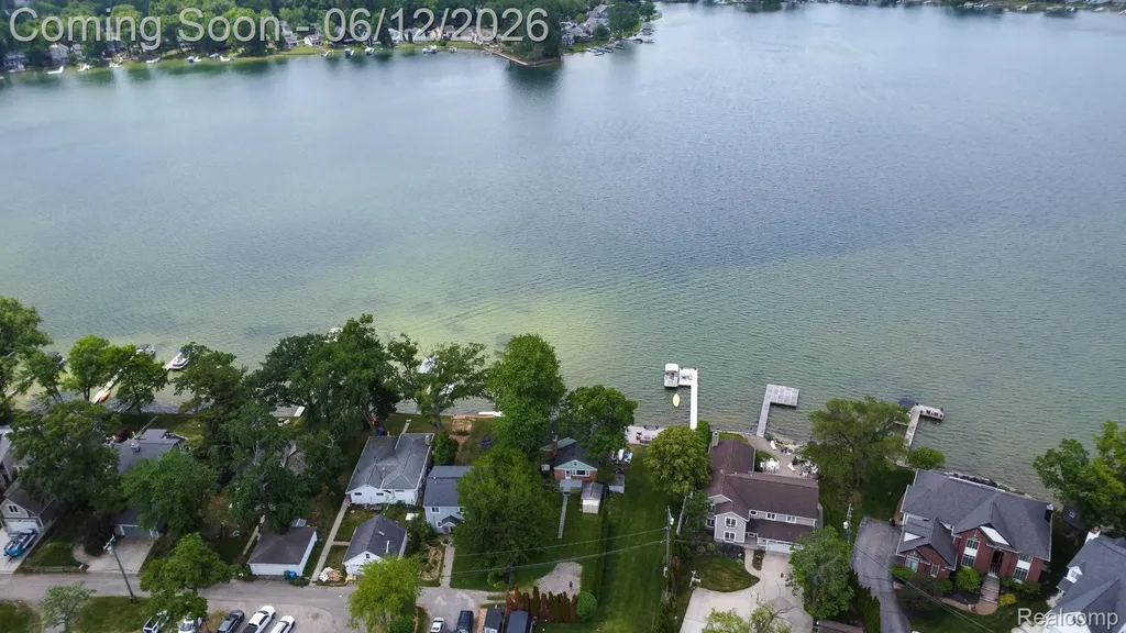 8691 Cooley Lake Road Commerce Charter Township MI 48382