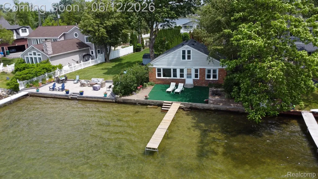 8691 Cooley Lake Road Commerce Charter Township MI 48382