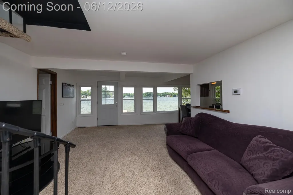 8691 Cooley Lake Road Commerce Charter Township MI 48382