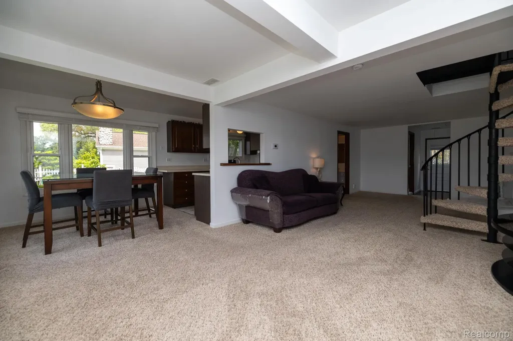 8691 Cooley Lake Road Commerce Charter Township MI 48382