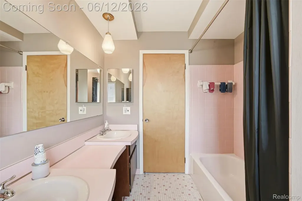 27827 Westcott Crescent Circle Farmington Hills City MI 48334