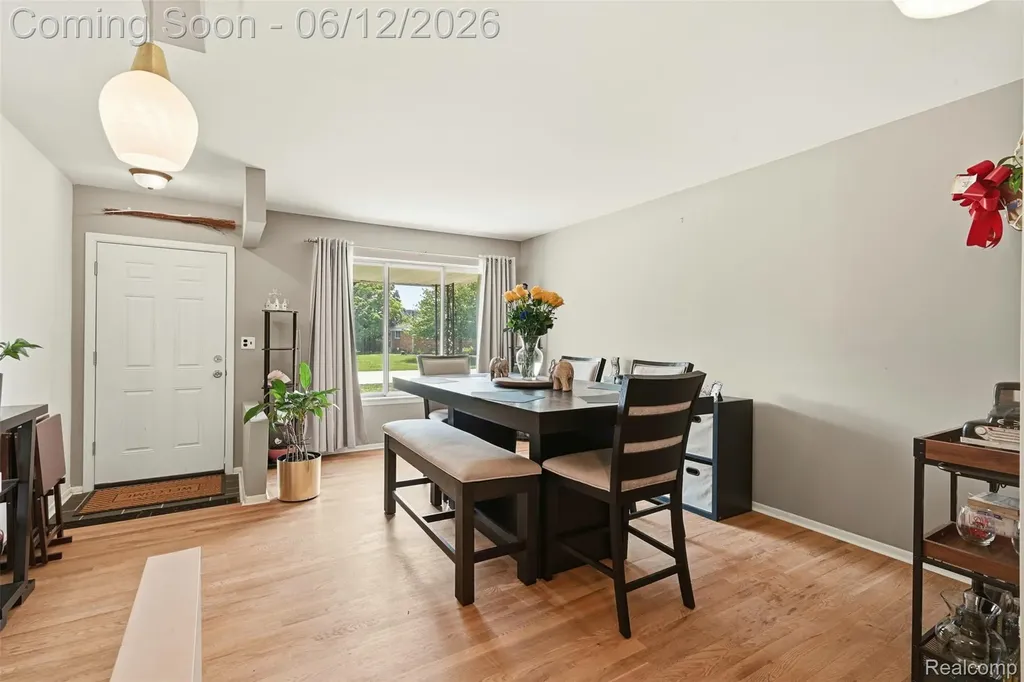 27827 Westcott Crescent Circle Farmington Hills City MI 48334