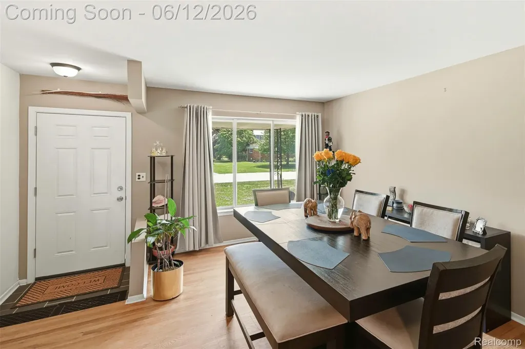 27827 Westcott Crescent Circle Farmington Hills City MI 48334