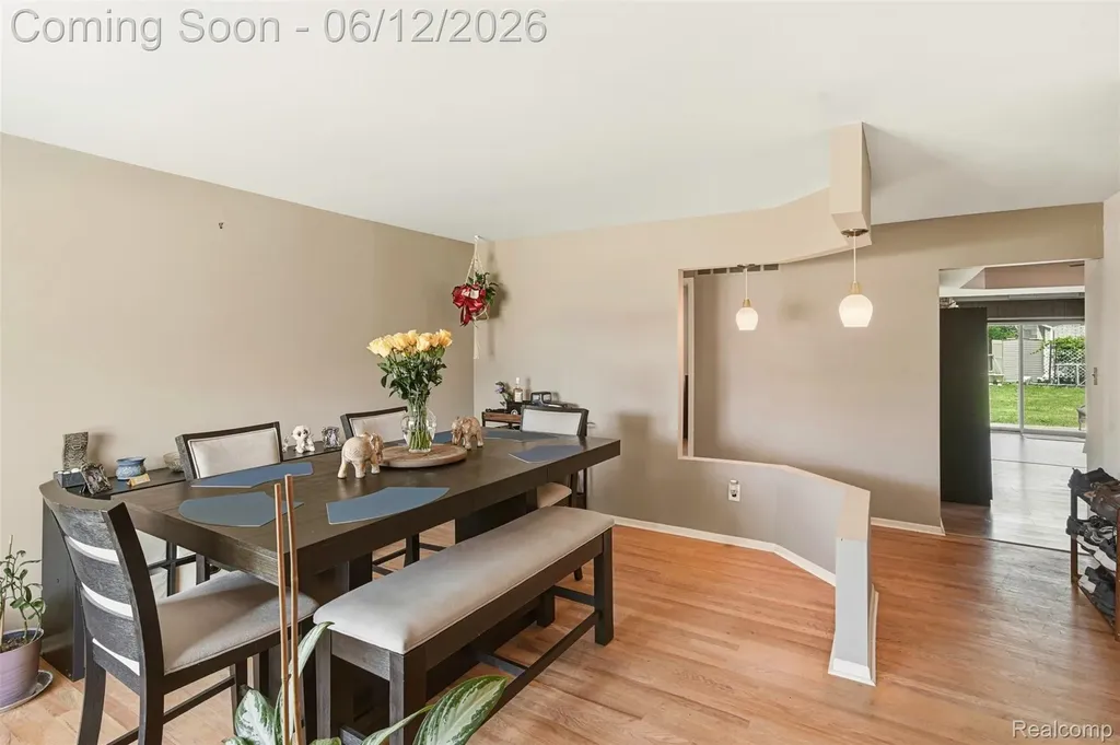 27827 Westcott Crescent Circle Farmington Hills City MI 48334