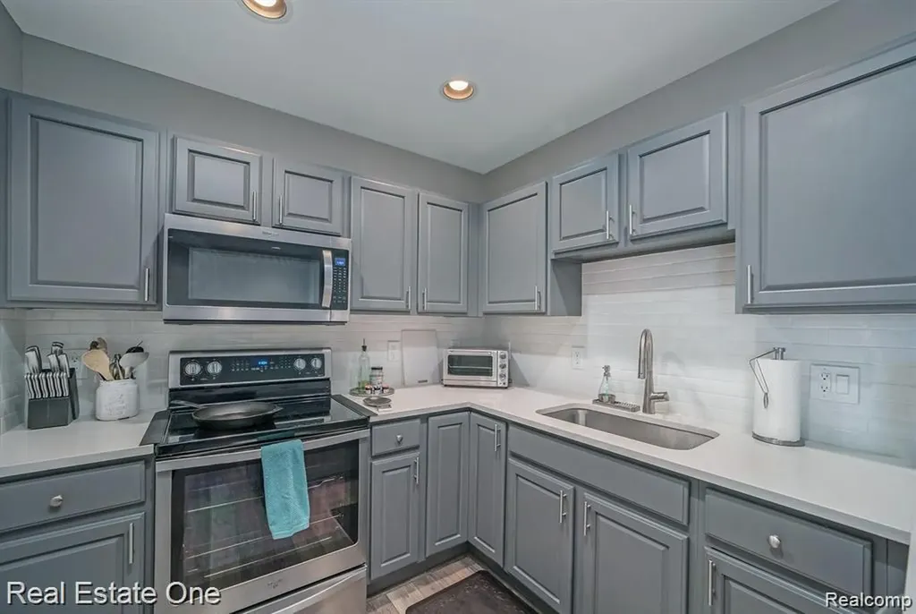 1448 S Main Street Royal Oak City MI 48067