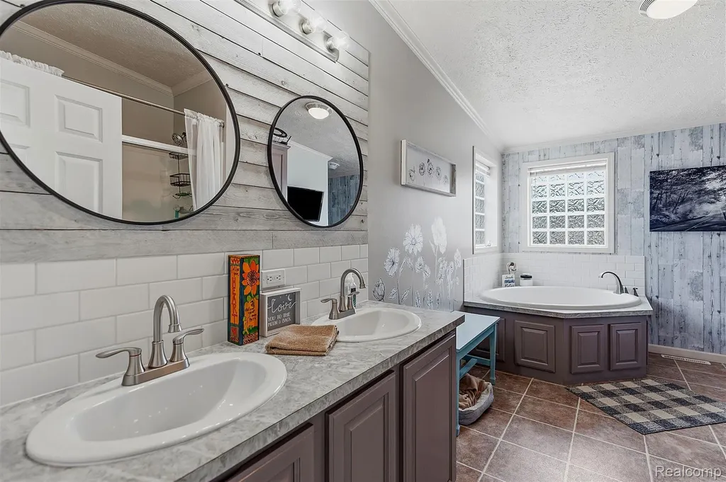 57510 Old Red Lane Lenox Township MI 48048