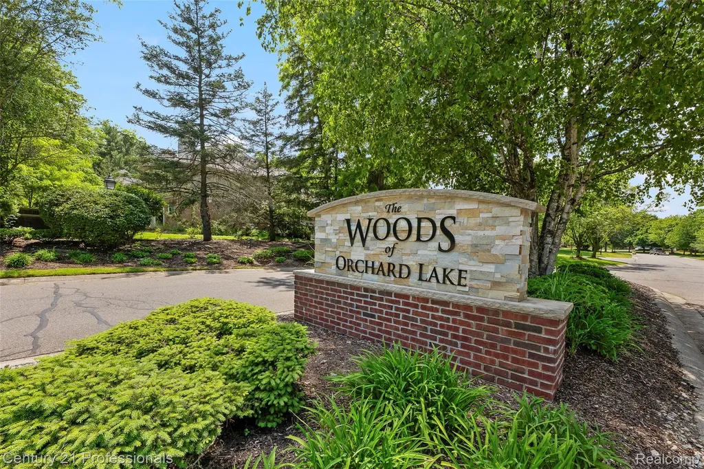 3251 Long Meadow Court West Bloomfield Charter Township MI 48324