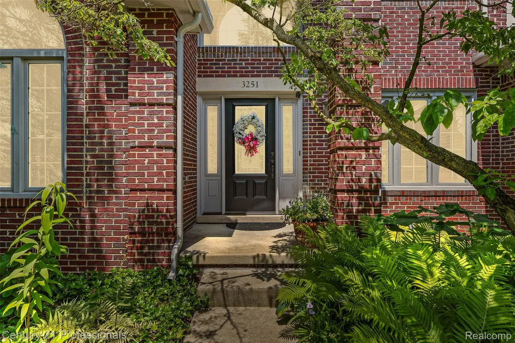 3251 Long Meadow Court West Bloomfield Charter Township MI 48324