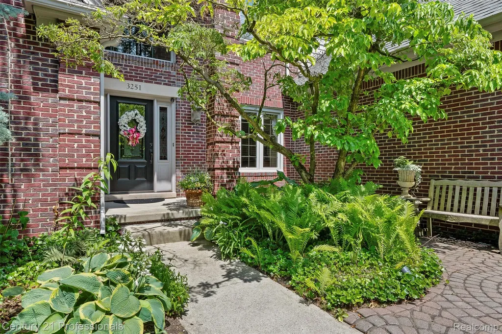 3251 Long Meadow Court West Bloomfield Charter Township MI 48324