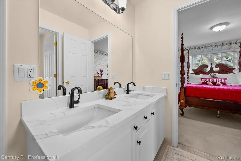 3251 Long Meadow Court West Bloomfield Charter Township MI 48324