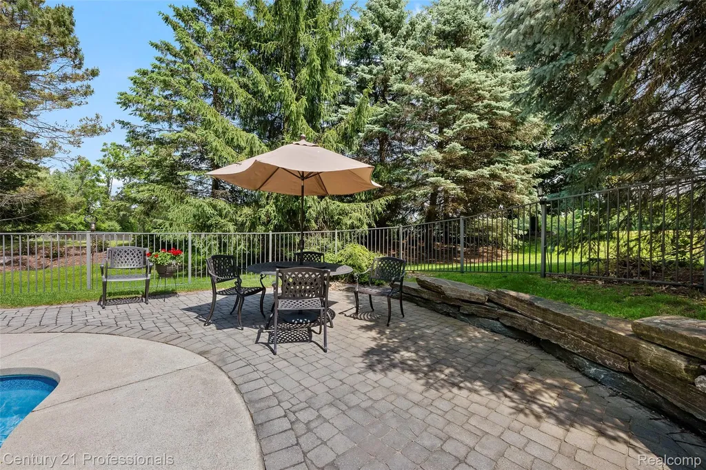 3251 Long Meadow Court West Bloomfield Charter Township MI 48324