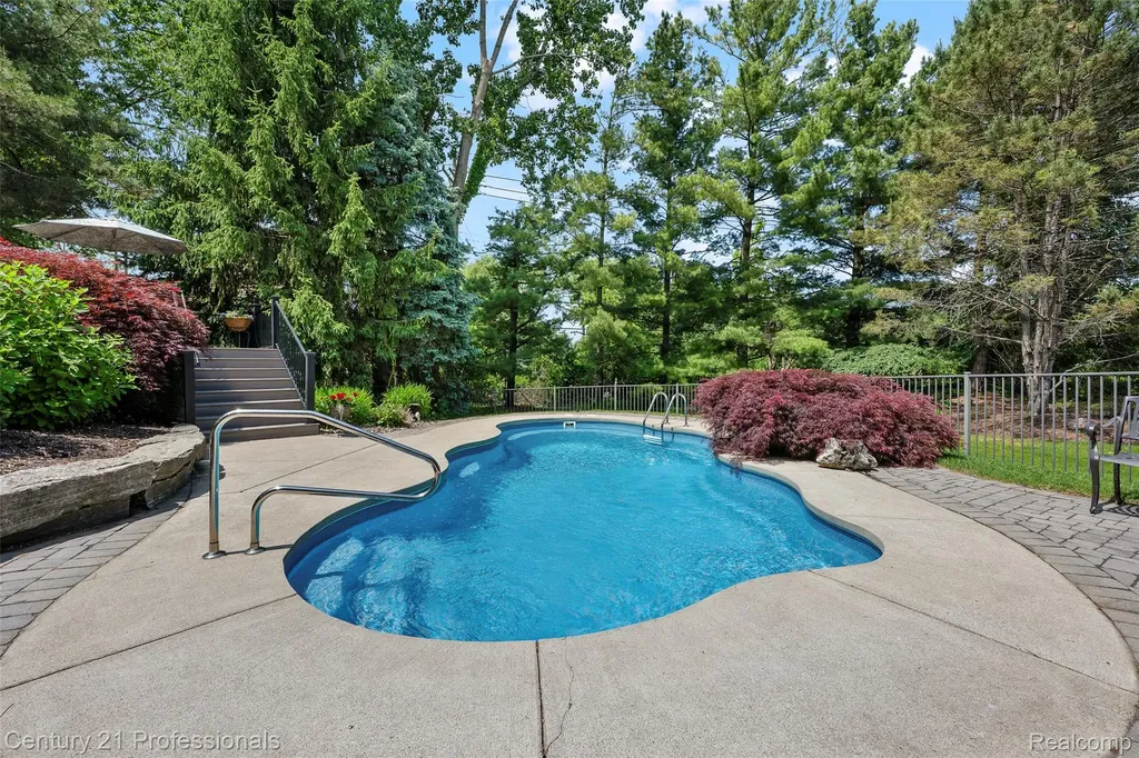 3251 Long Meadow Court West Bloomfield Charter Township MI 48324