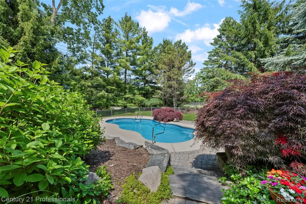 3251 Long Meadow Court West Bloomfield Charter Township MI 48324