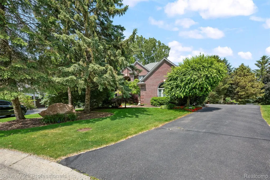3251 Long Meadow Court West Bloomfield Charter Township MI 48324