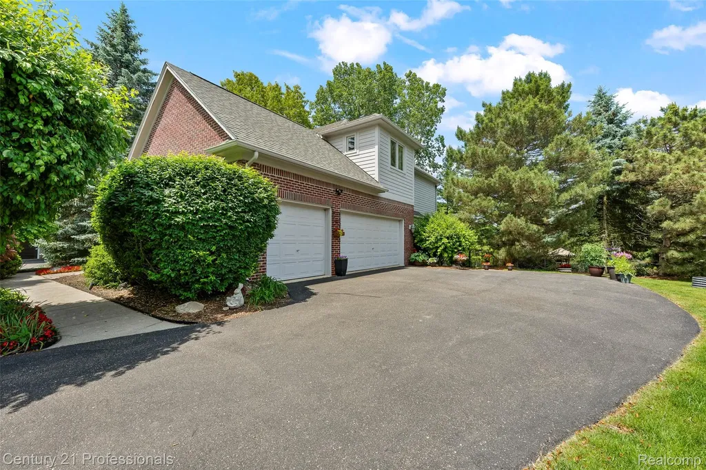 3251 Long Meadow Court West Bloomfield Charter Township MI 48324