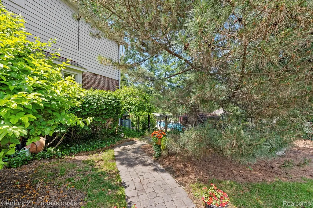 3251 Long Meadow Court West Bloomfield Charter Township MI 48324