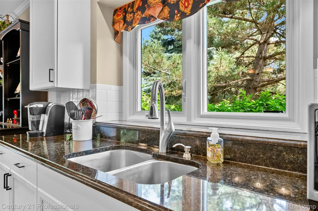 3251 Long Meadow Court West Bloomfield Charter Township MI 48324