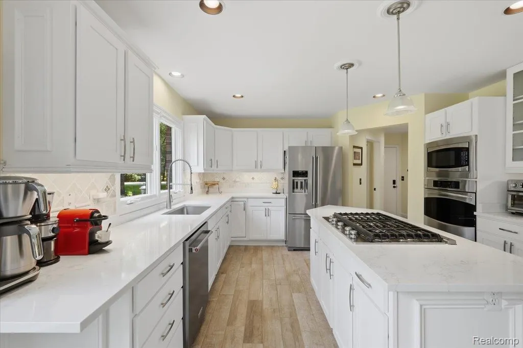 10005 Creekwood Trail Springfield Charter Township MI 48350