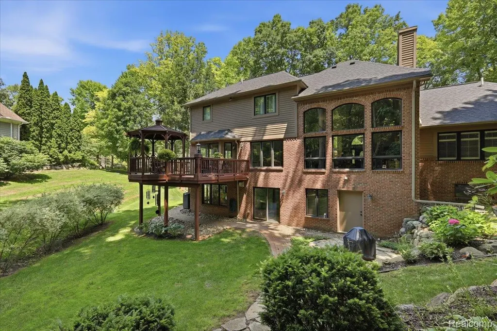 10005 Creekwood Trail Springfield Charter Township MI 48350