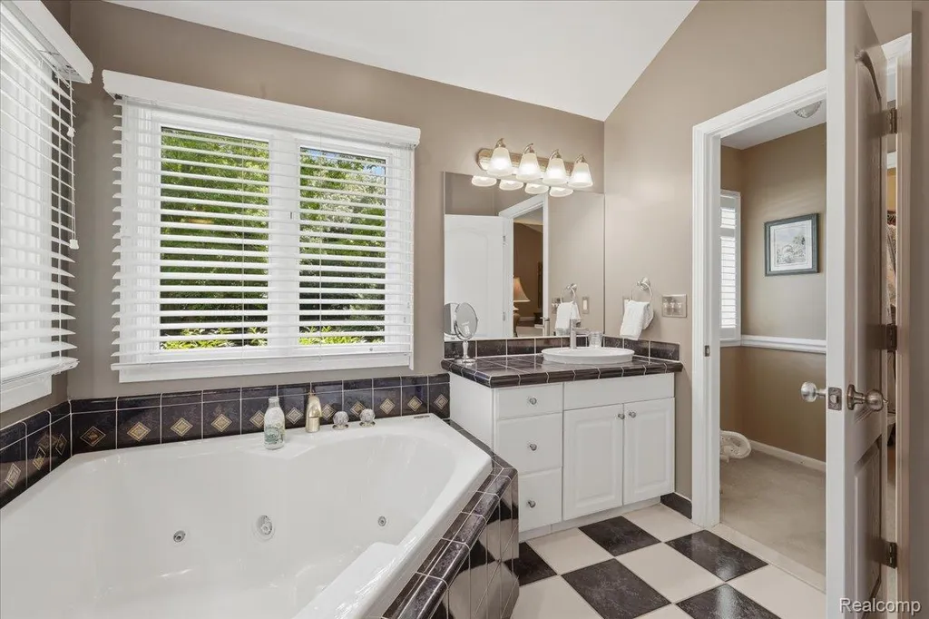 10005 Creekwood Trail Springfield Charter Township MI 48350
