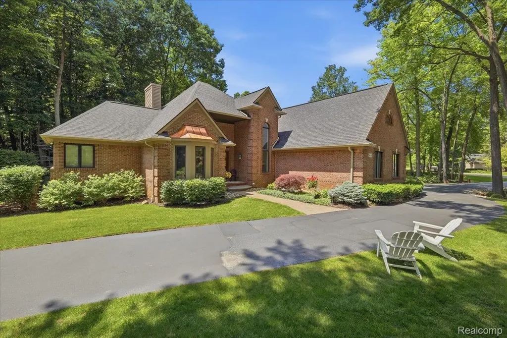 10005 Creekwood Trail Springfield Charter Township MI 48350