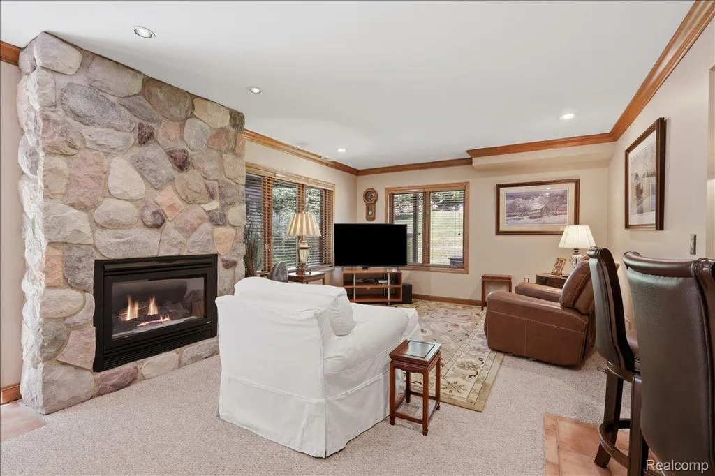 10005 Creekwood Trail Springfield Charter Township MI 48350