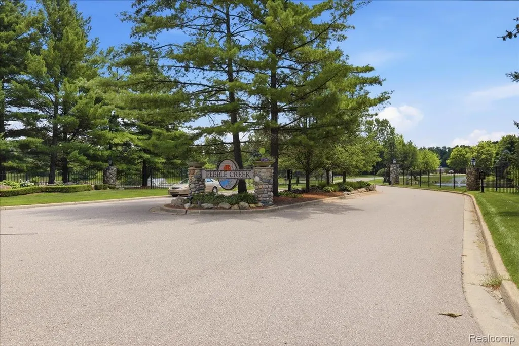 10005 Creekwood Trail Springfield Charter Township MI 48350