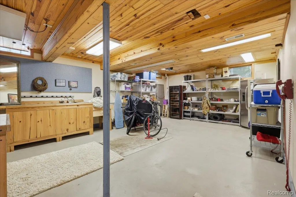 10005 Creekwood Trail Springfield Charter Township MI 48350