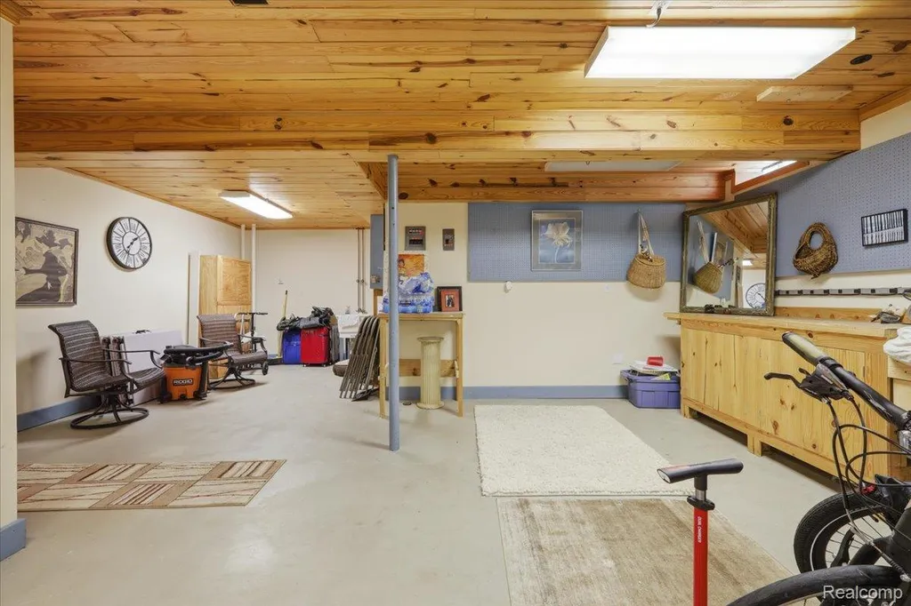 10005 Creekwood Trail Springfield Charter Township MI 48350