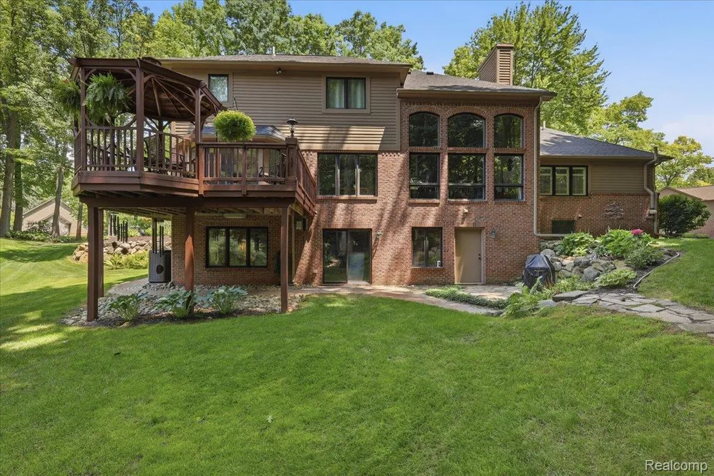 10005 Creekwood Trail Springfield Charter Township MI 48350