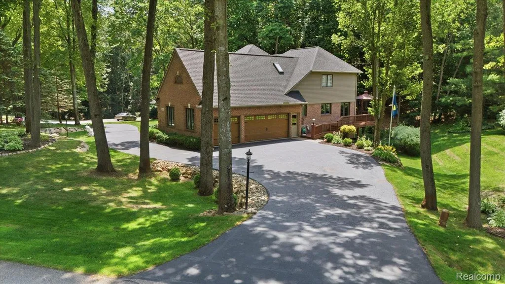 10005 Creekwood Trail Springfield Charter Township MI 48350