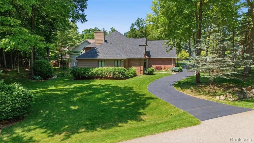 10005 Creekwood Trail Springfield Charter Township MI 48350