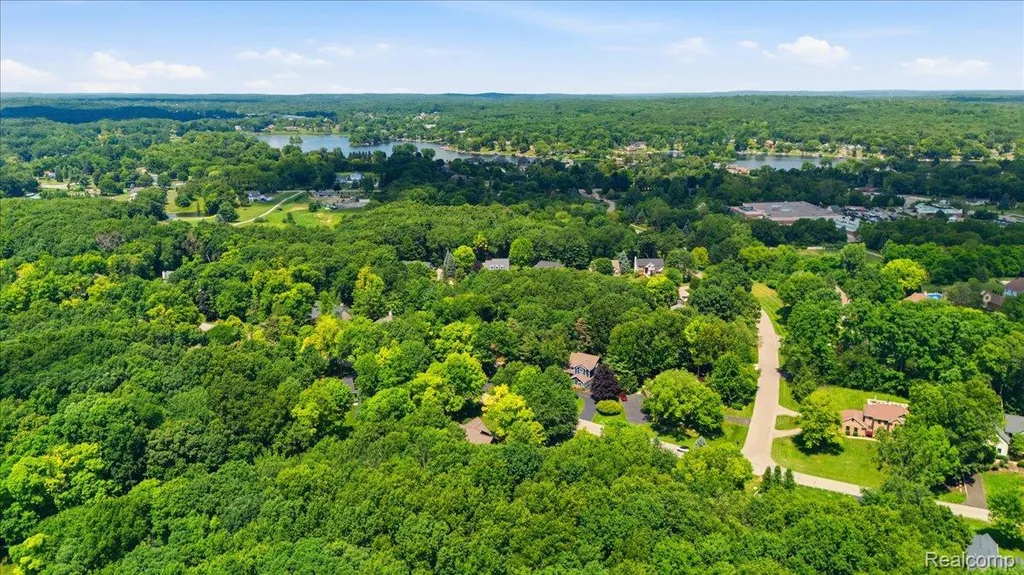 10005 Creekwood Trail Springfield Charter Township MI 48350