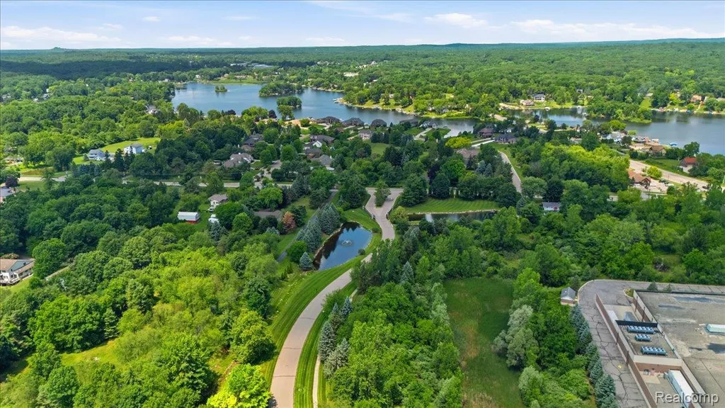10005 Creekwood Trail Springfield Charter Township MI 48350