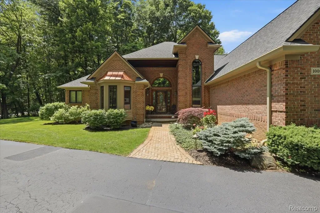 10005 Creekwood Trail Springfield Charter Township MI 48350