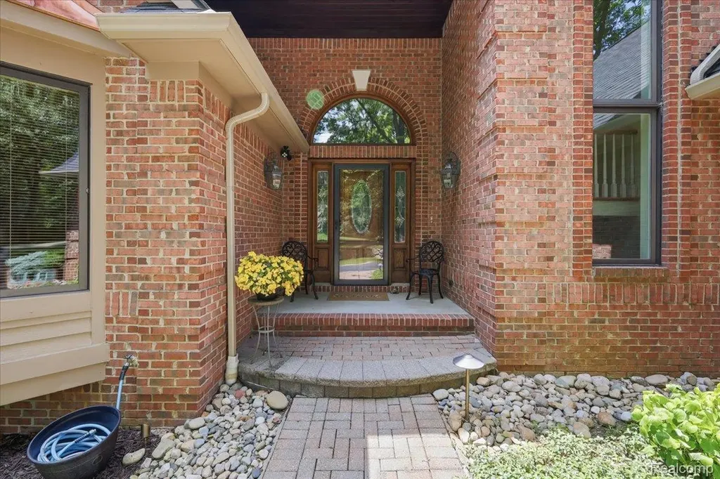 10005 Creekwood Trail Springfield Charter Township MI 48350