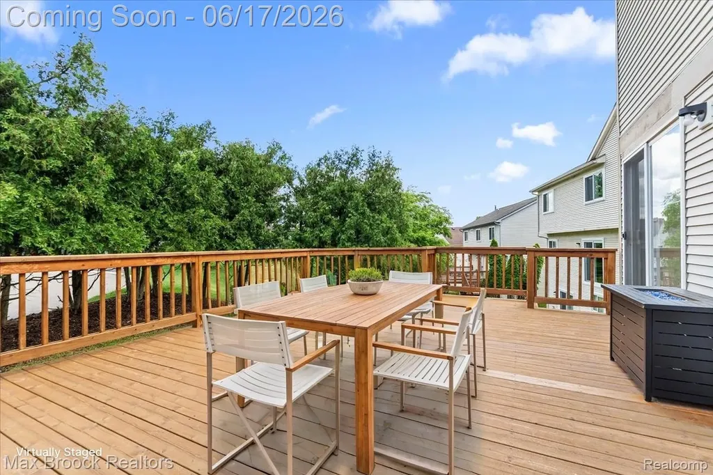 34896 Pennington Drive Farmington Hills City MI 48335