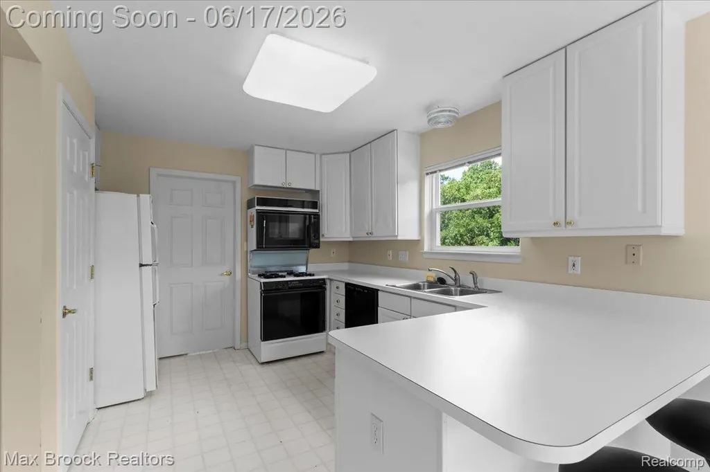 34896 Pennington Drive Farmington Hills City MI 48335