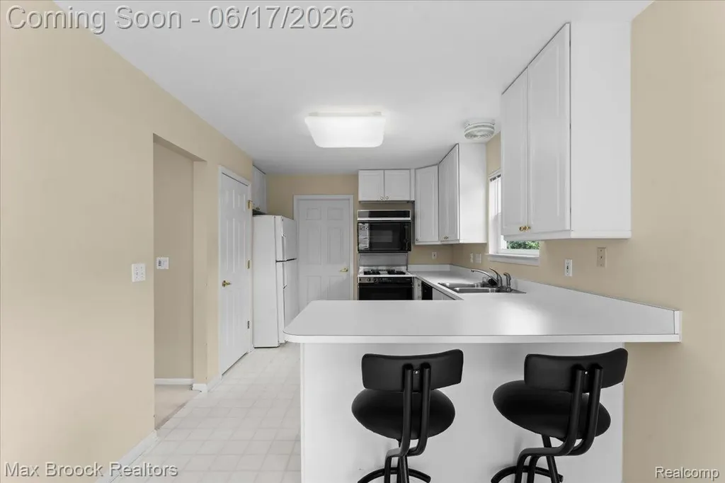 34896 Pennington Drive Farmington Hills City MI 48335
