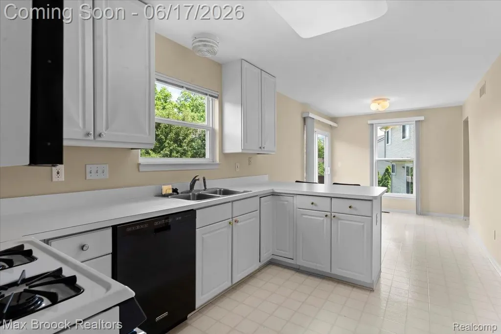 34896 Pennington Drive Farmington Hills City MI 48335