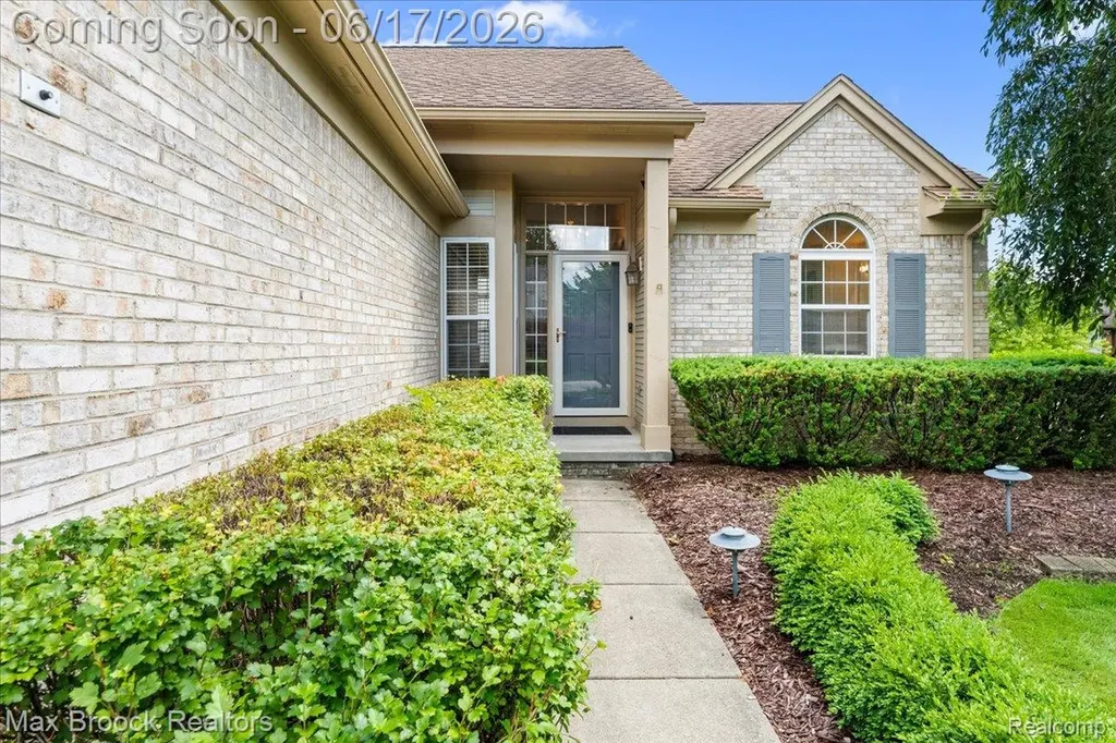 34896 Pennington Drive Farmington Hills City MI 48335