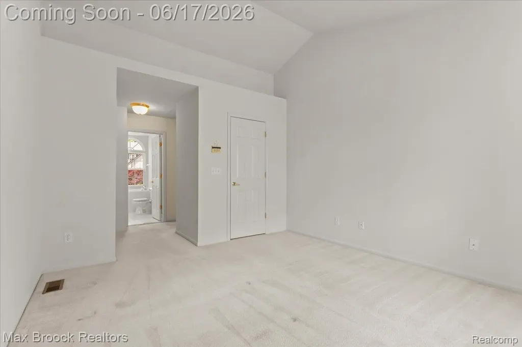 34896 Pennington Drive Farmington Hills City MI 48335