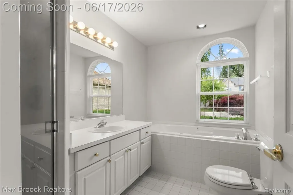 34896 Pennington Drive Farmington Hills City MI 48335